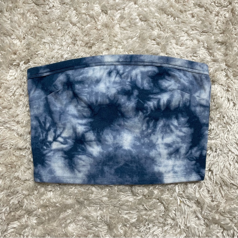 Arizona, M, and Blue tie dye tube top.